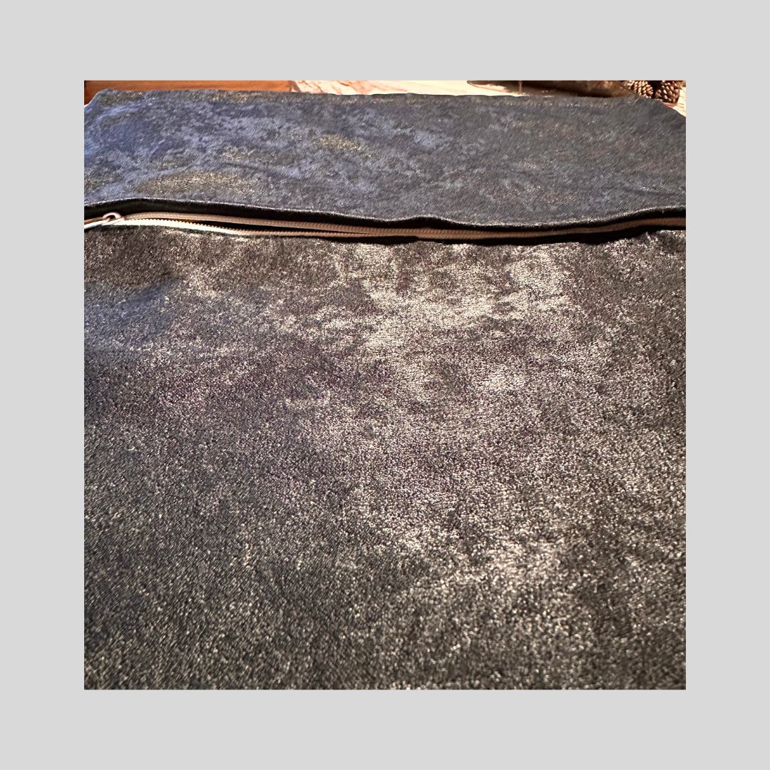 Hand-Beaded Velvet Pillowcase – Artisan Elegance