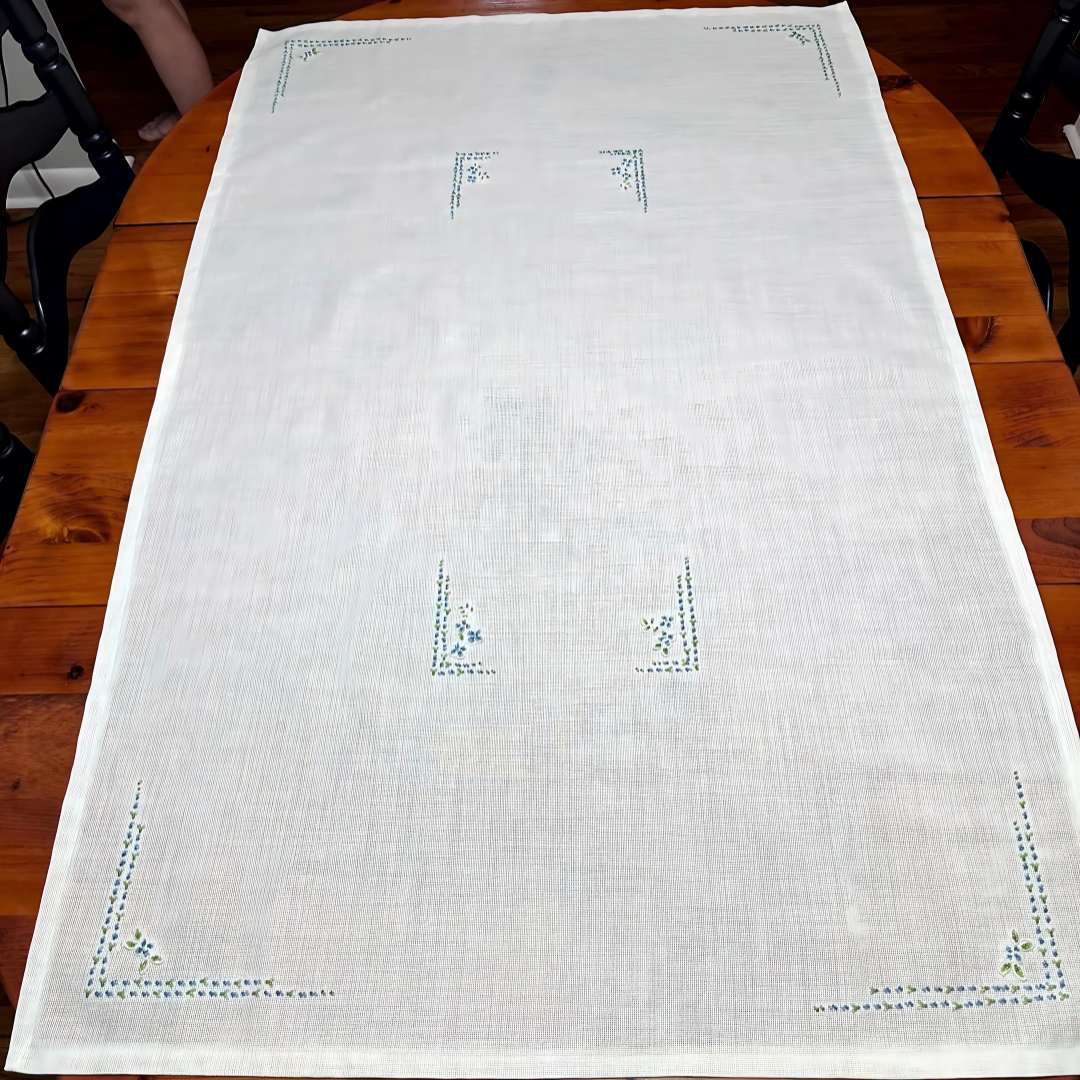 Istanbul Charm Handmade Linen Tablecloth – Floral Embroidery