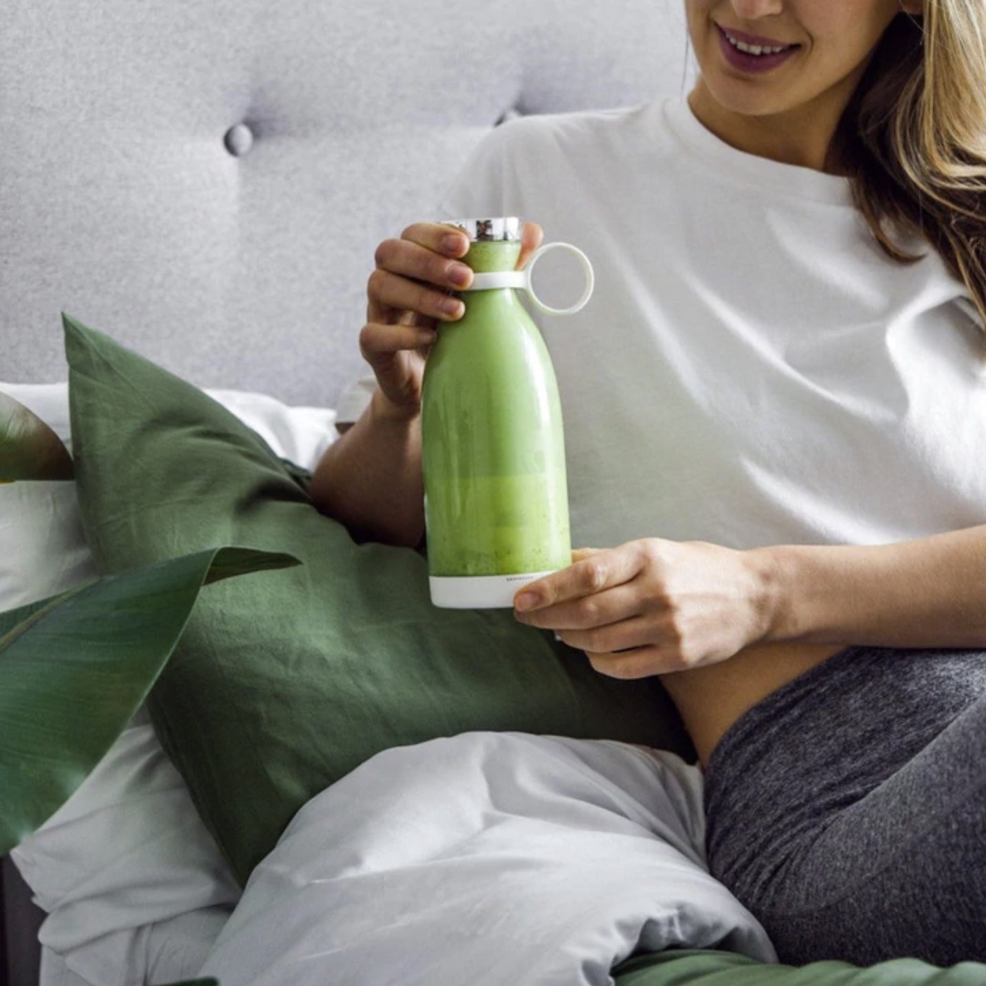 Portable Fruit Blender 350ML – Wireless USB Rechargeable Mini Juicer for On-the-Go