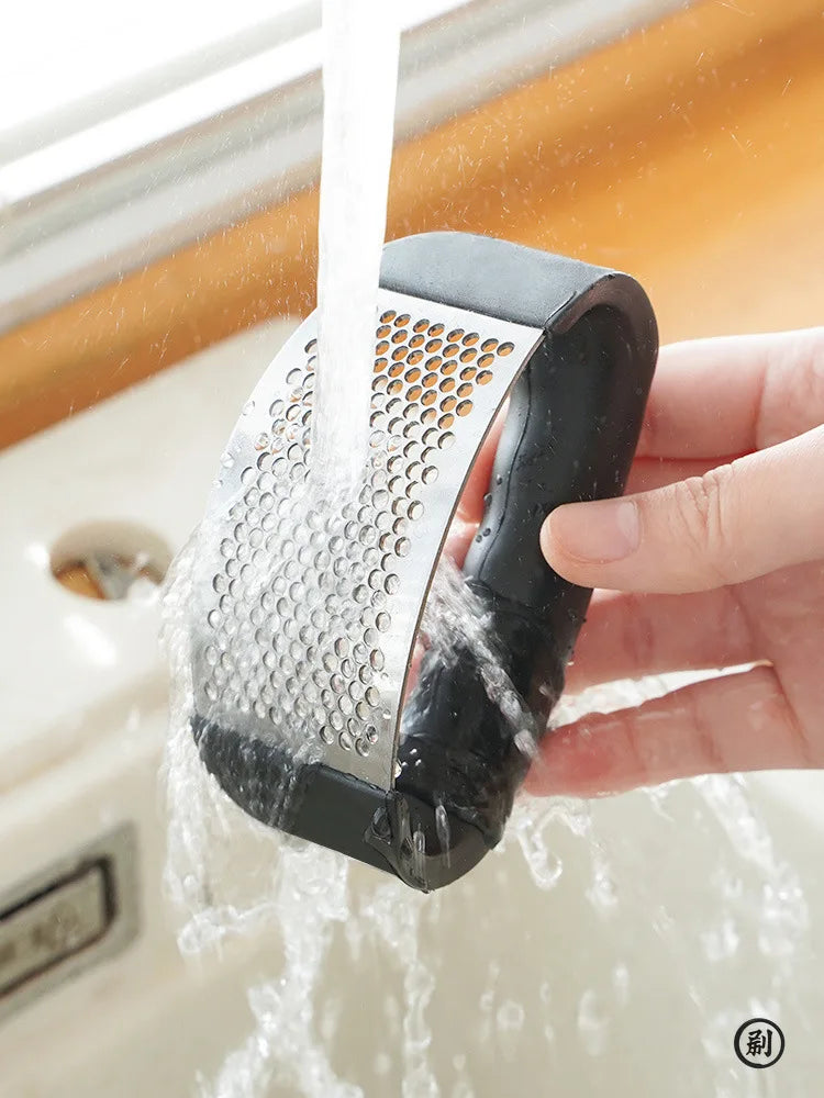 Stainless Steel Garlic Press Crusher – Manual Garlic Mincer & Chopping Tool - Roomsium