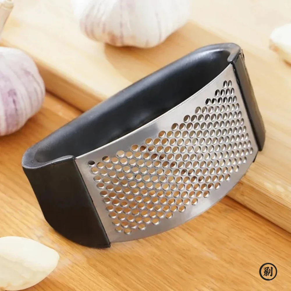 Stainless Steel Garlic Press Crusher – Manual Garlic Mincer & Chopping Tool - Roomsium