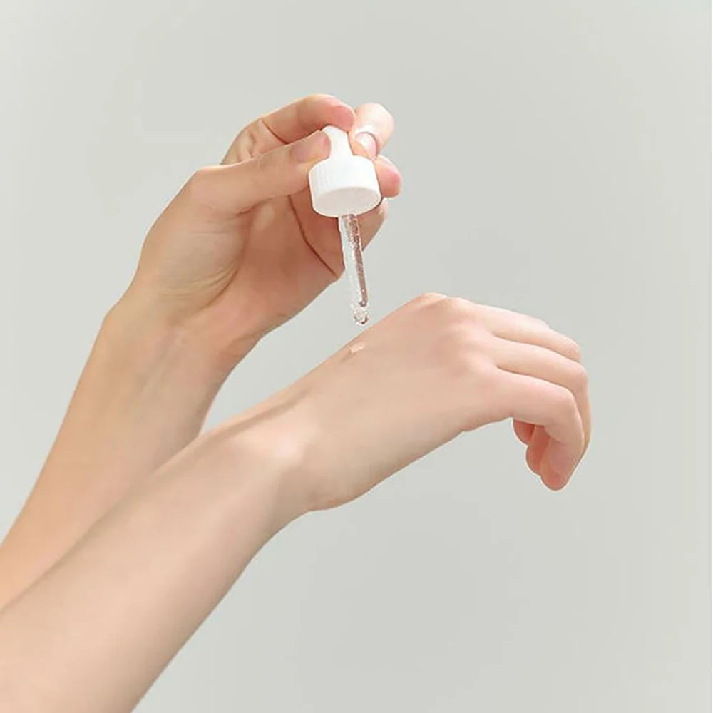 Korean-Style Calming Glow Serum – Green Tea, Niacinamide & Snail Mucin - Roomsium